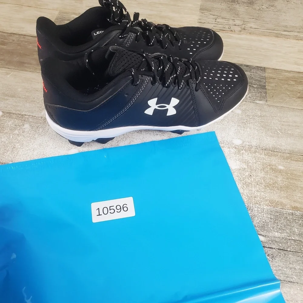 Under Armour Leadoff Low Mens Shoes Sz 8 Black Leather Lace Up Soccer Cleats